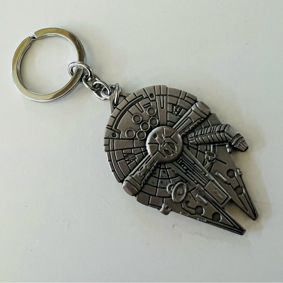 3/$10 Star Wars Millennium Falcon Keychain in Silvertone Metal NWOT - Picture 3 of 4